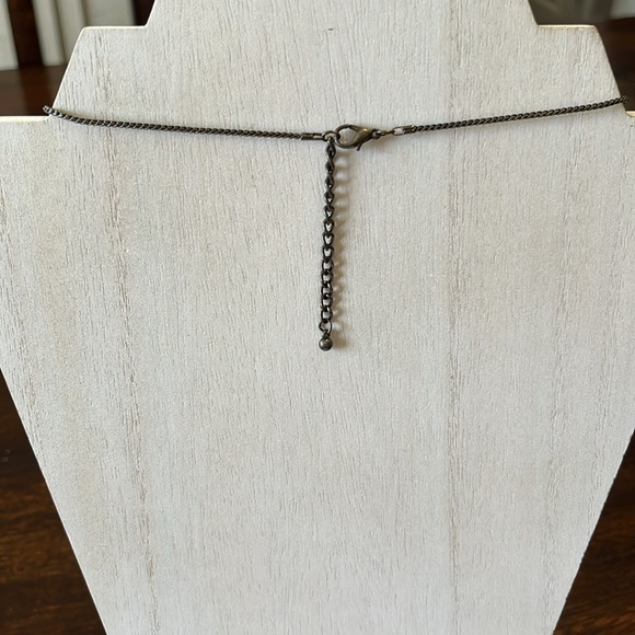 Peach tinted rhinestone statement necklace - Picture 3 of 4